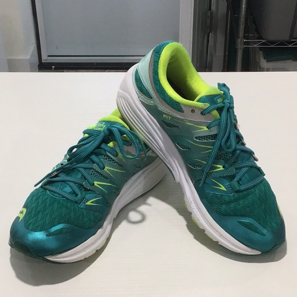 Saucony ISO Series running sneaker size 8.5